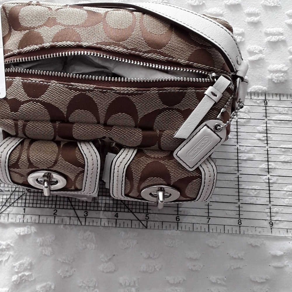 Coach signature gallery double pocket pouch bagett
